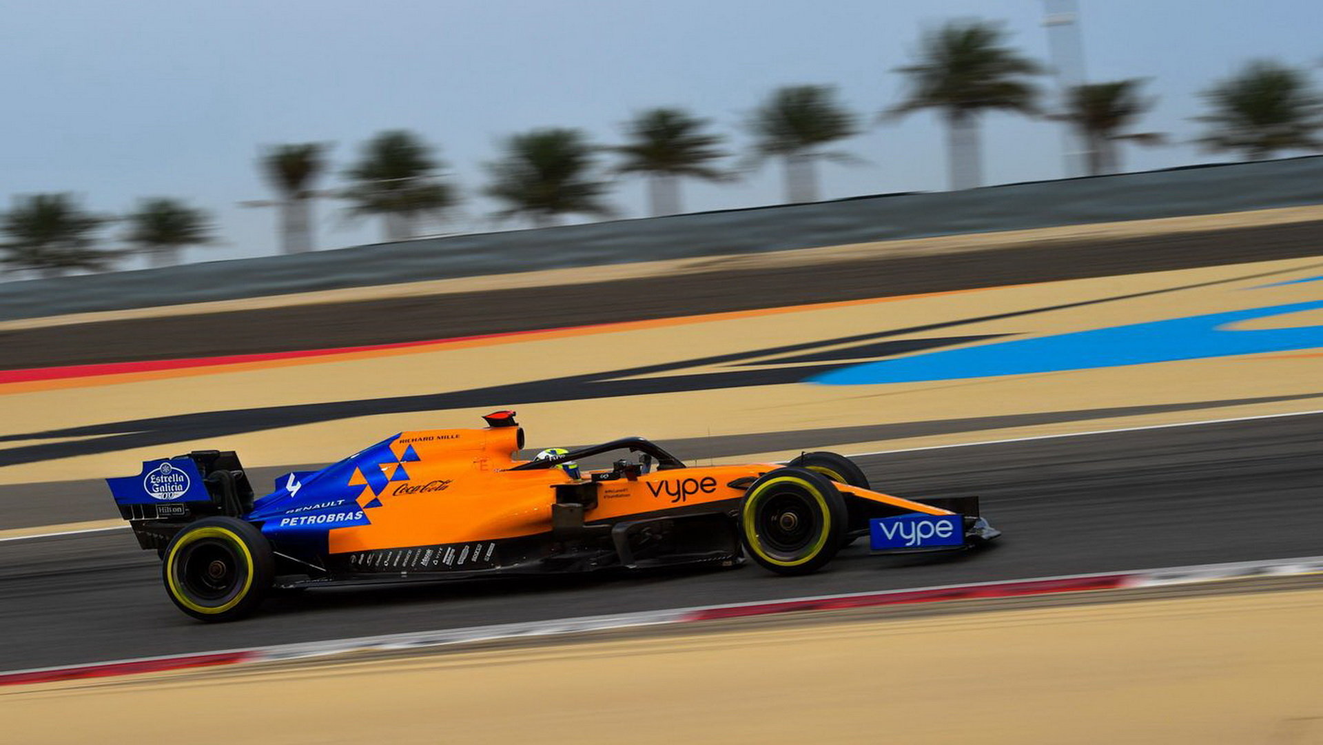 Nováček Lando Norris pro McLaren v Bahrajnu vybojoval cenných 8 bodů