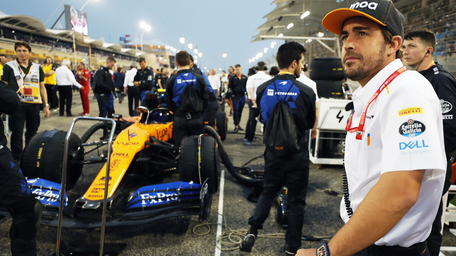 Fernando Alonso jako pozorovatel před závodě v Bahrajnu