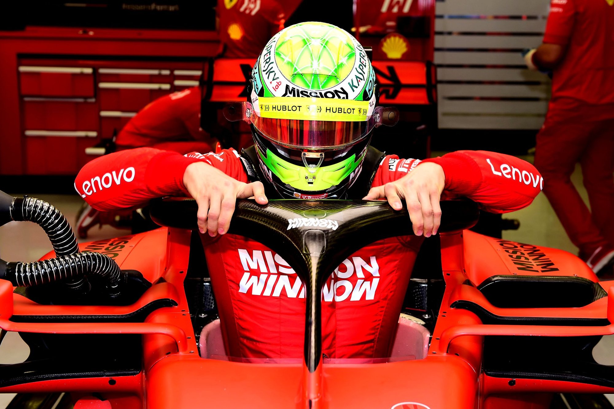 Mick Schumacher během testů s Ferrari v Bahrajnu