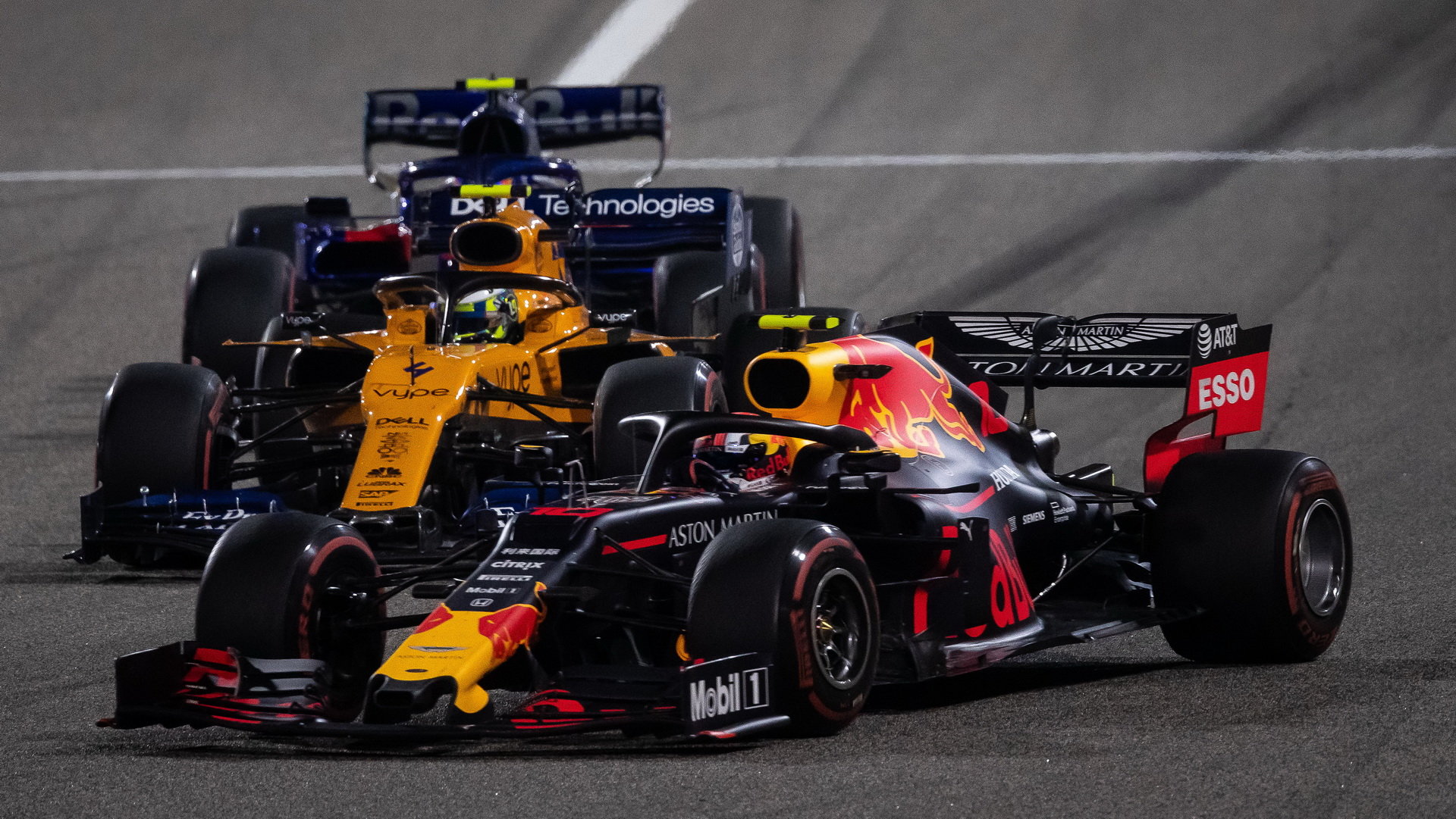 McLaren zatím šlape Red Bullu na paty, ten řeší potíže se svým vozem
