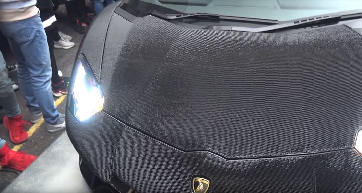 Lamborghini Aventador dostalo unikátní tuning v podobě 2 milionů krystalů Swarovski (YouTube/TheTFJJ)