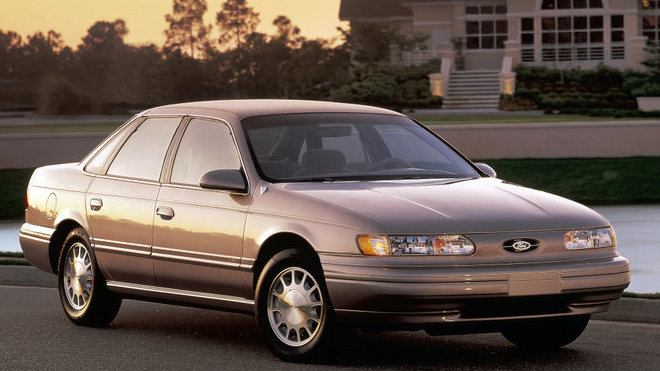 Ford Taurus vyráběný mezi lety 1992 až 1995