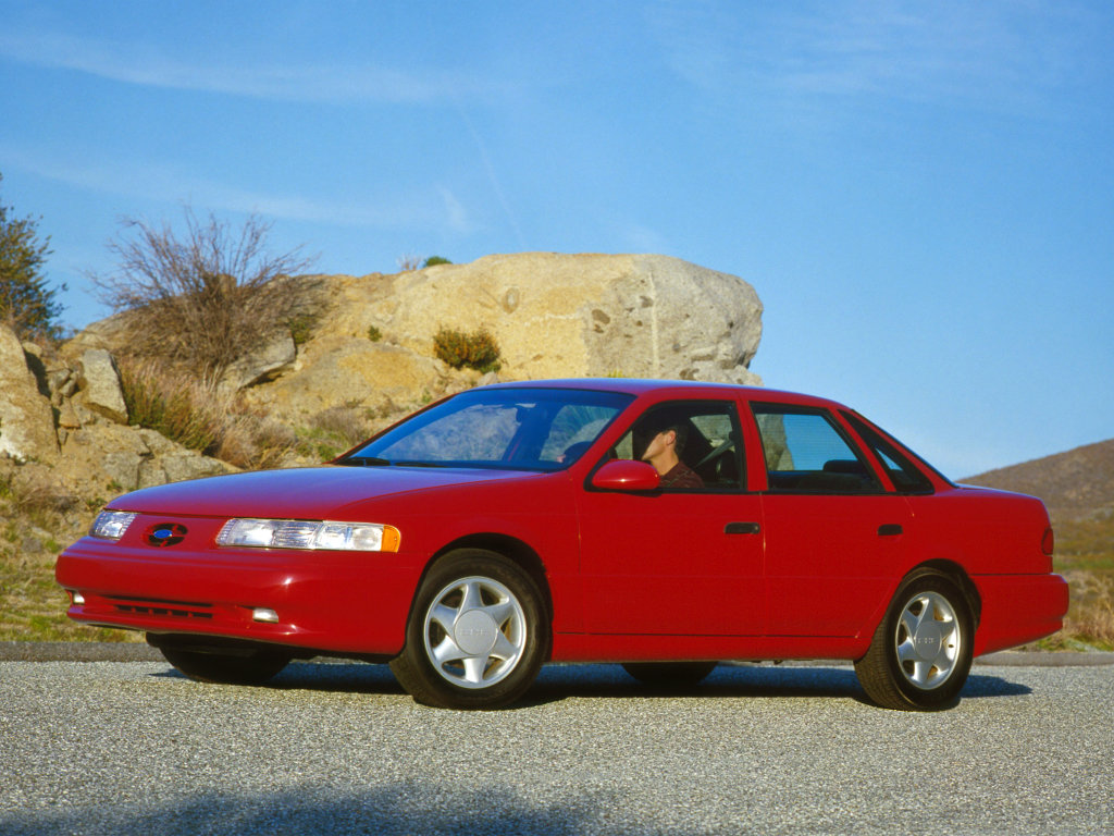 Ford Taurus vyráběný mezi lety 1992 až 1995