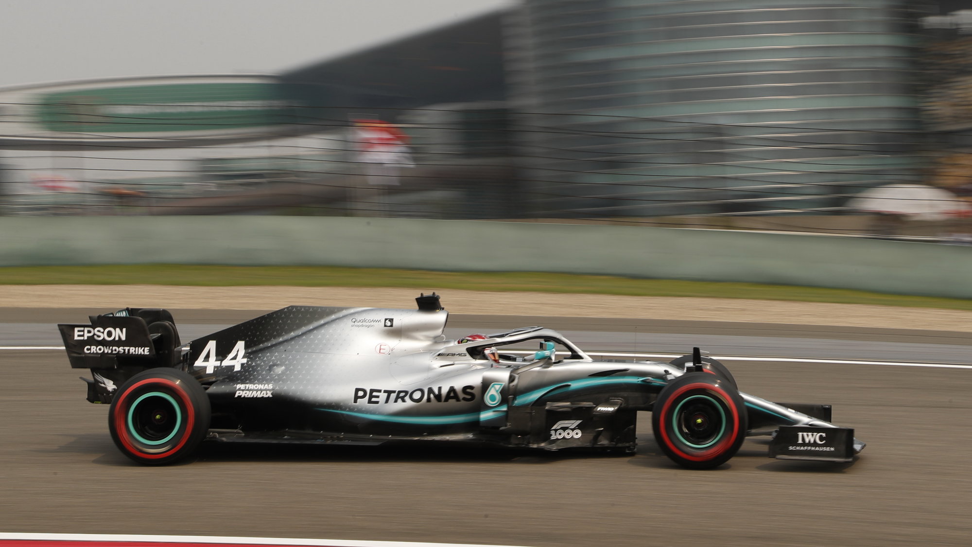 Lewis Hamilton při tréninku v Číně