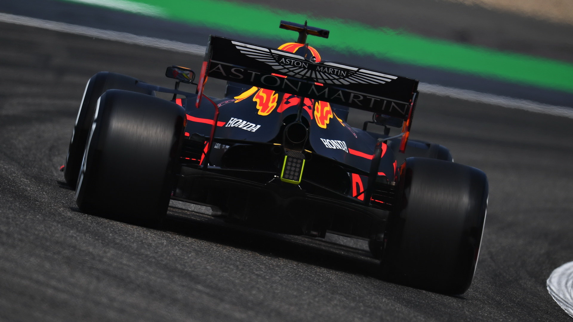 Max Verstappen při tréninku v Číně