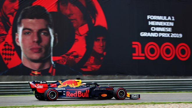 Max Verstappen při tréninku v Číně