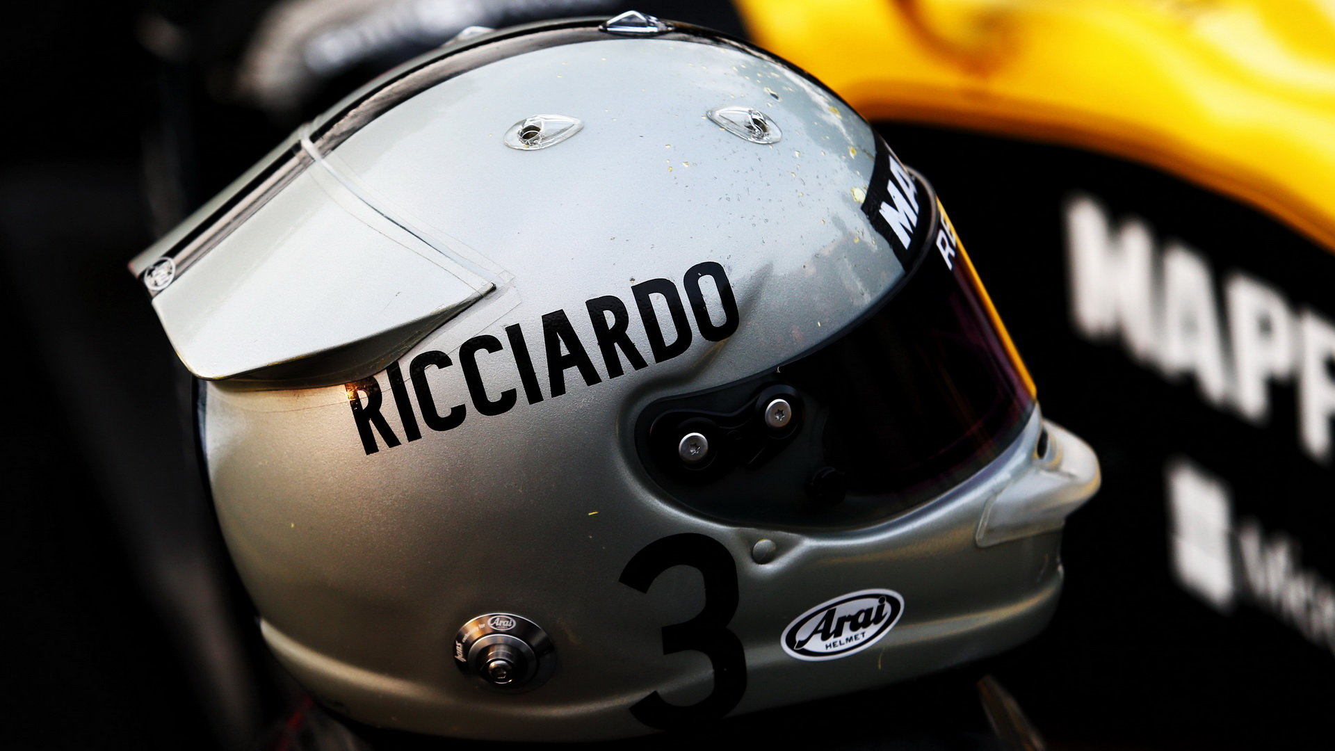 Nový desing přilby Daniela Ricciarda v Číně