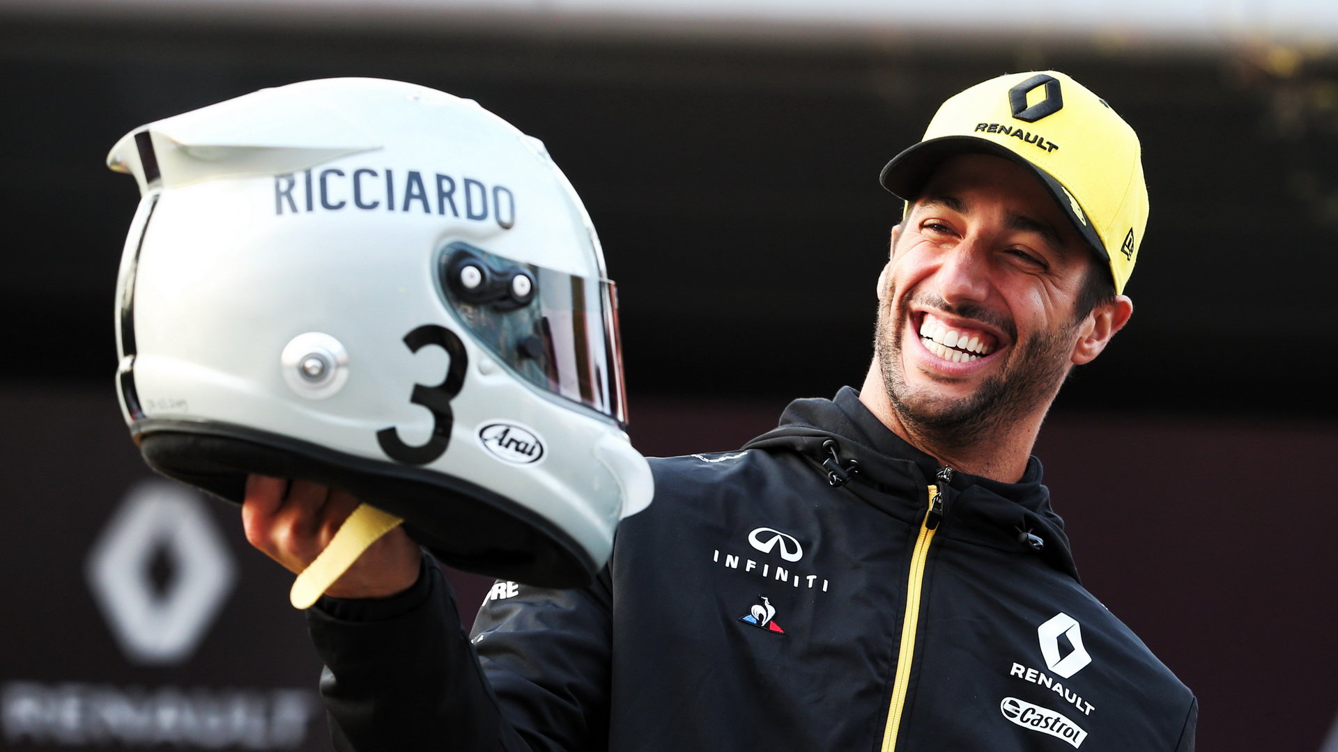 Nový desing přilby Daniela Ricciarda v Číně