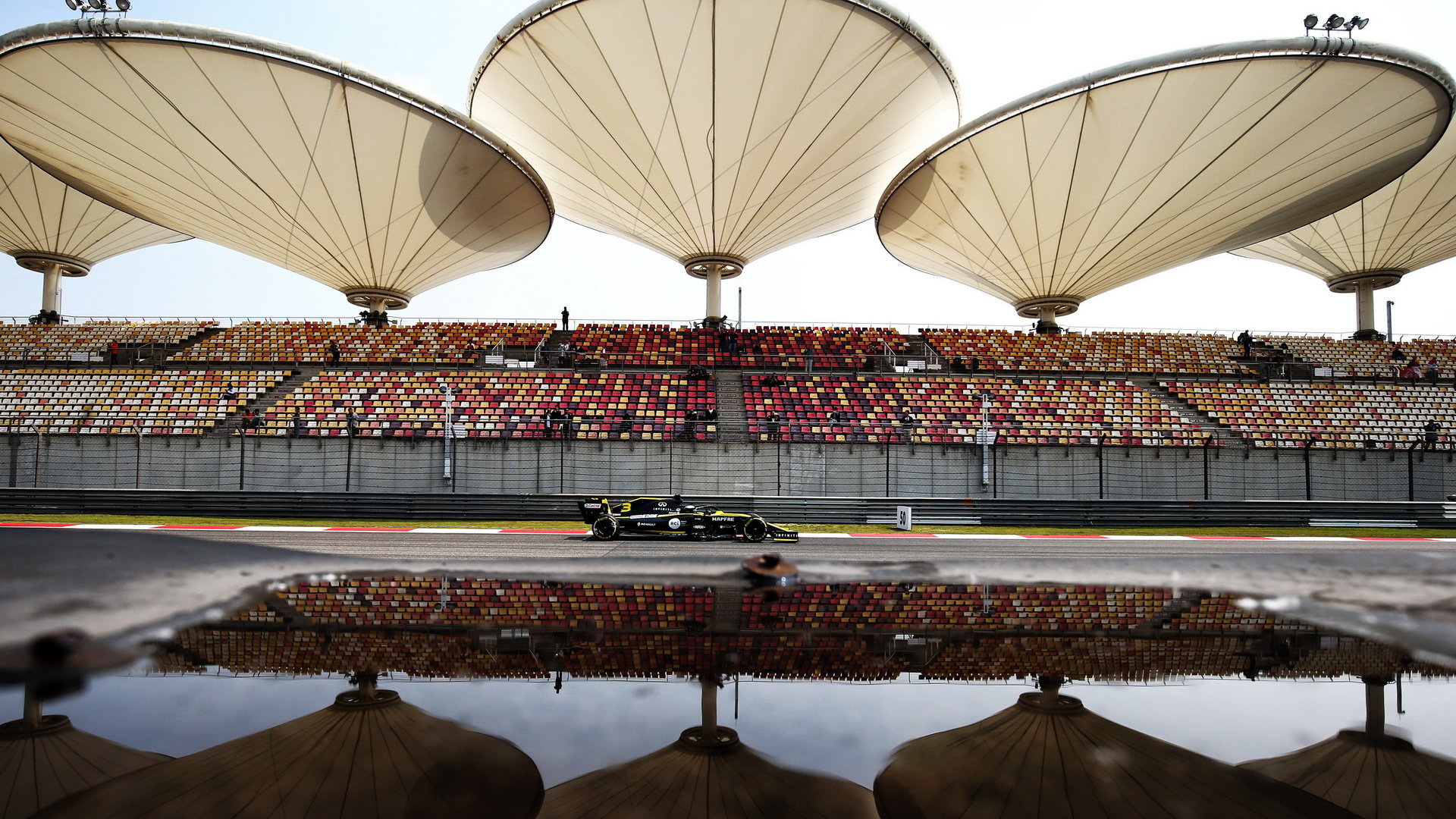 Daniel Ricciardo při tréninku v Číně