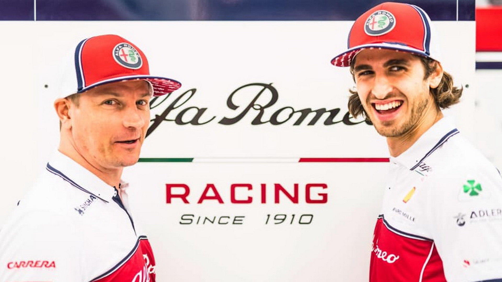 Antonio Giovinazzi (vpravo) s Kimim Räikkönenem v době, kdy společně závodili za Alfu Romeo