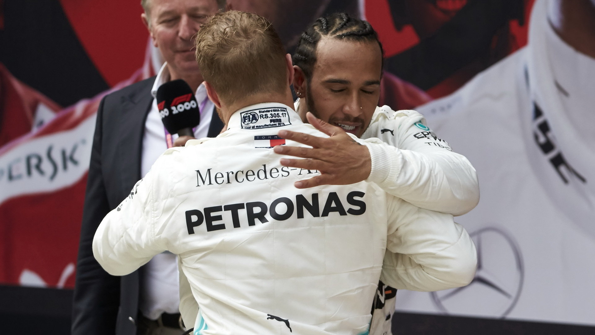 Valtteri Bottas a Lewis Hamilton po závodě v Číně