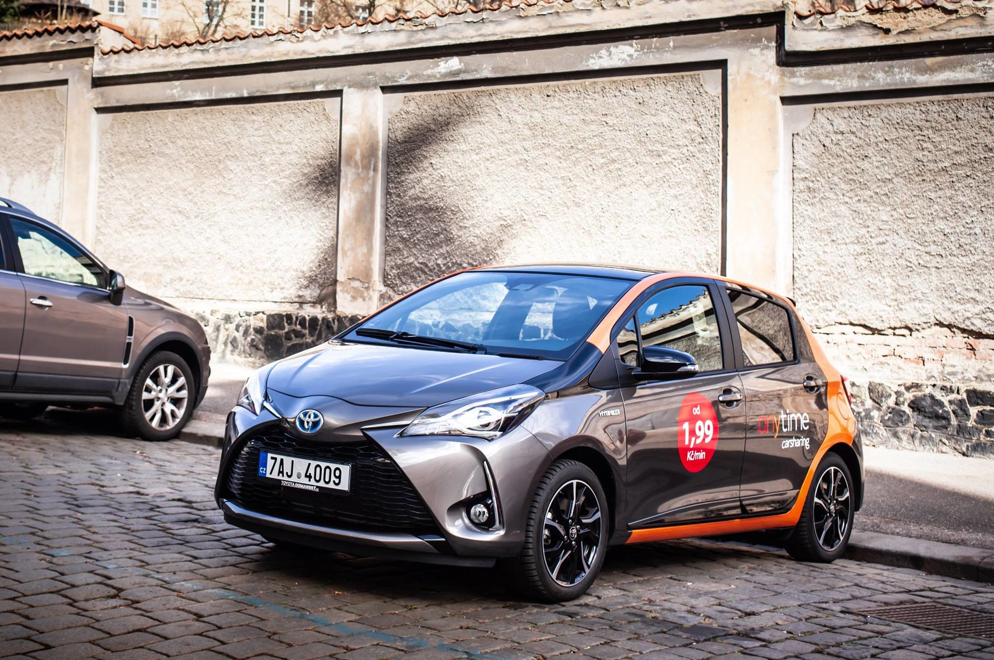 Anytime carsharing nabízí v Praze prvních 100 hybridních Toyot Yaris (Facebook/@anytimecz)