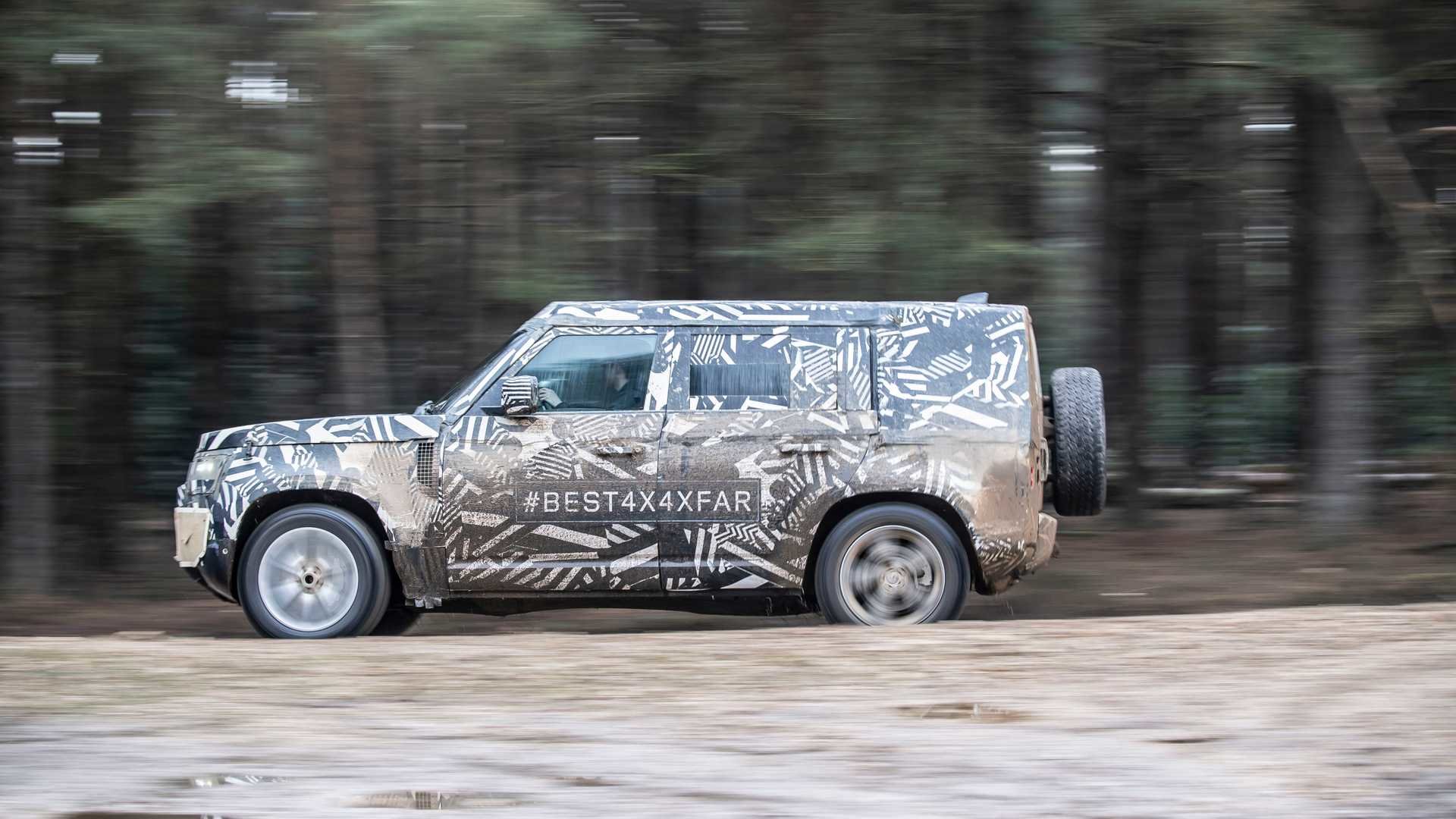 Automobilka Land Rover se rozhodla oslavit „World Land Rover Day" zveřejněním fotek z testování nového Defenderu