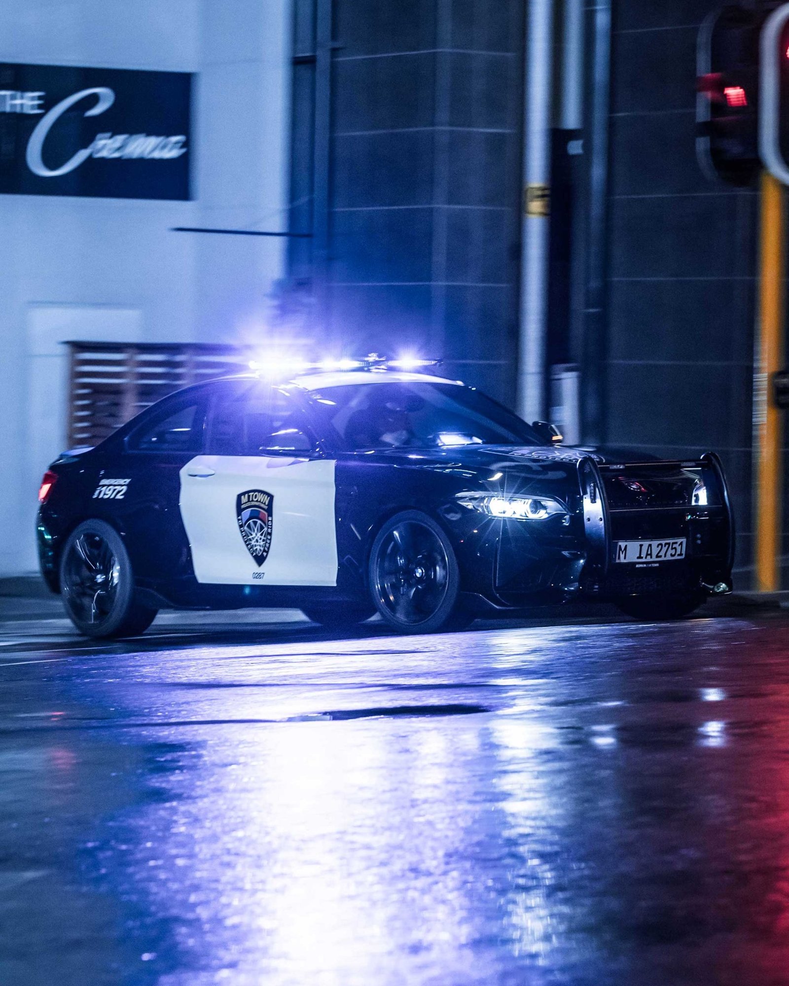 Na bezpečnost ve světě M Town dohlíží policejní speciál BMW M2 Competition