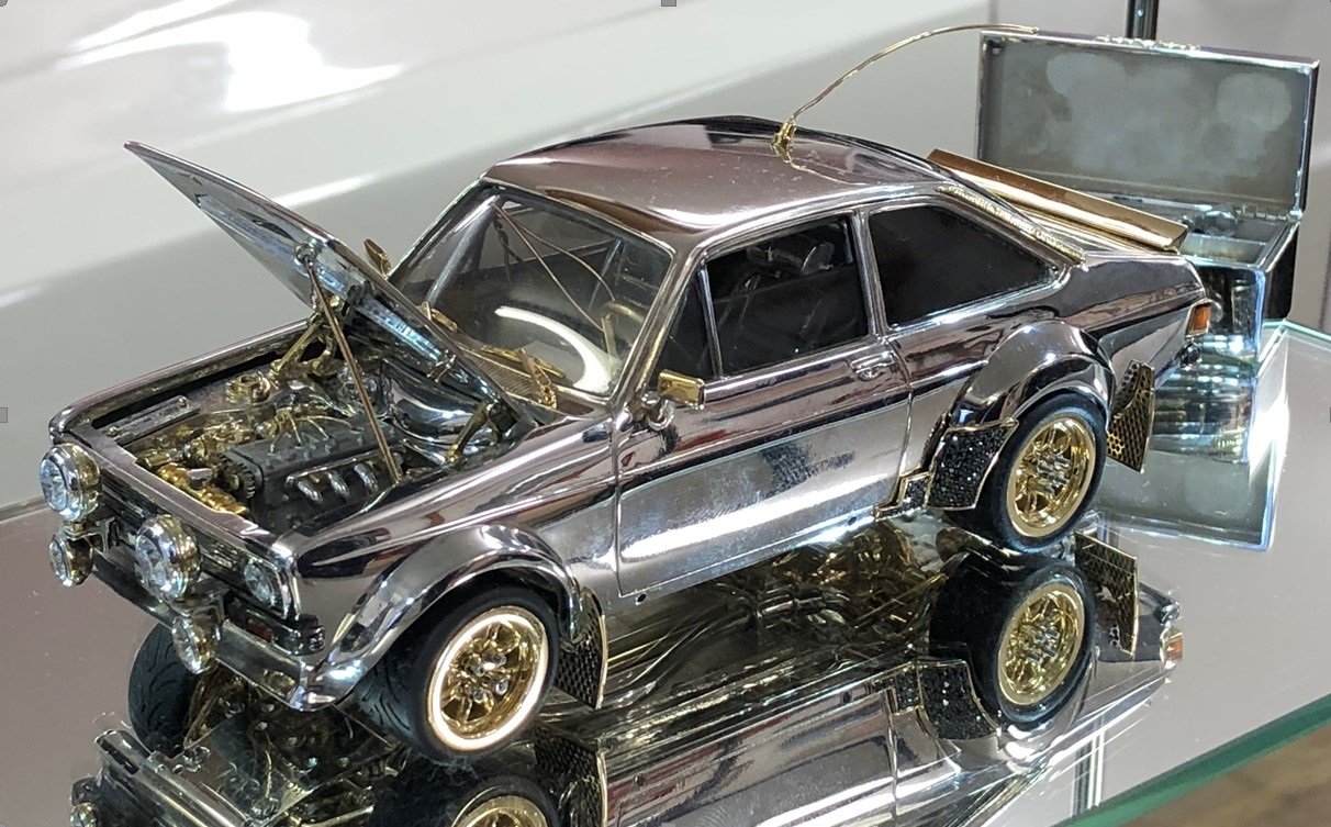 Klenotník vytvořil úchvatnou repliku Fordu Escort 1:25 z materiálů v hodnotě 2.3 milionu korun