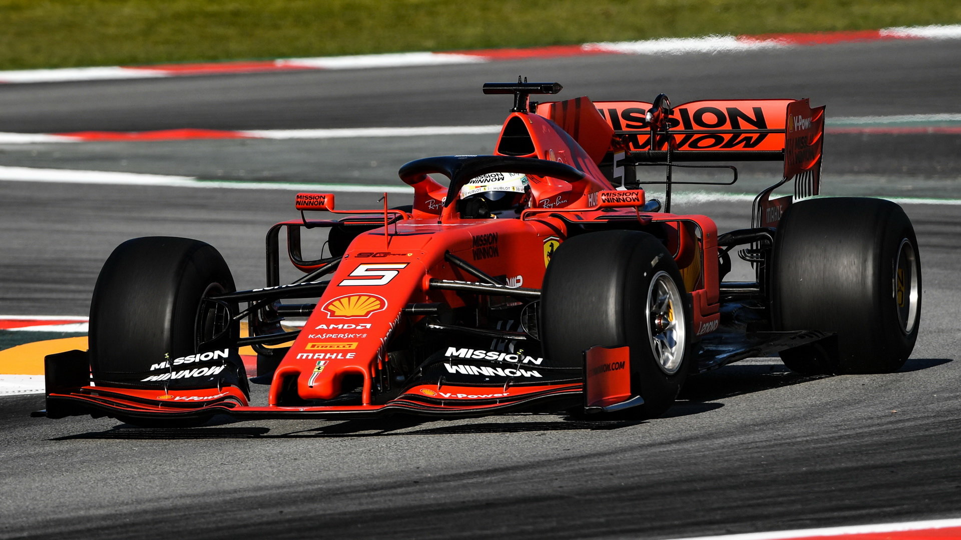 Sebastian Vettel během testů pneumatik v Barceloně