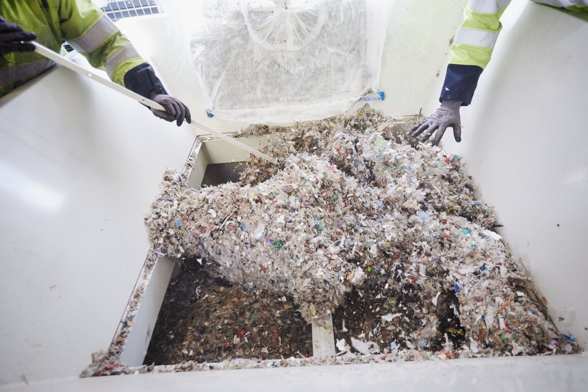 Recyklační jednotka OMV ReOil vyrábí syntetickou ropu z použitých plastů