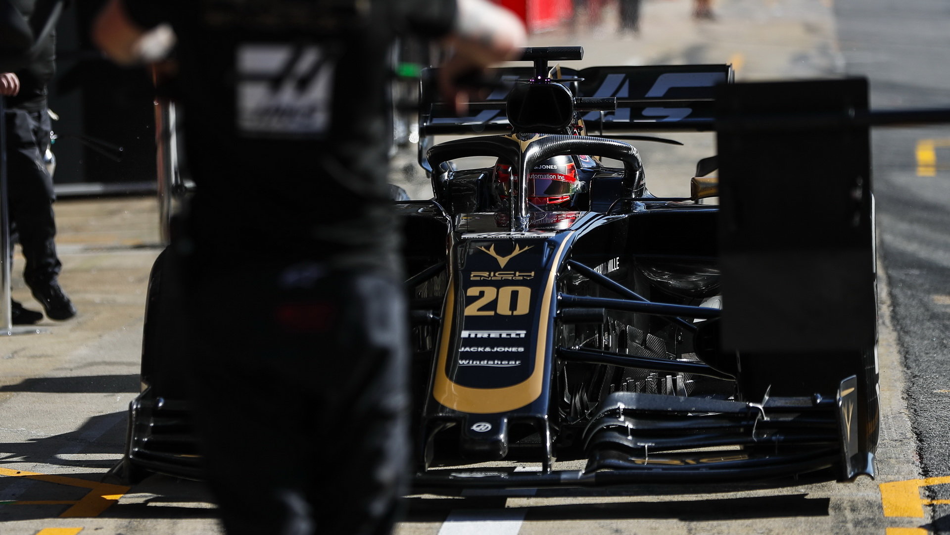 Kevin Magnussen v rámci sezónních testů v Barceloně