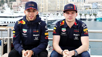Pierre Gasly a Max Verstappen v Monaku