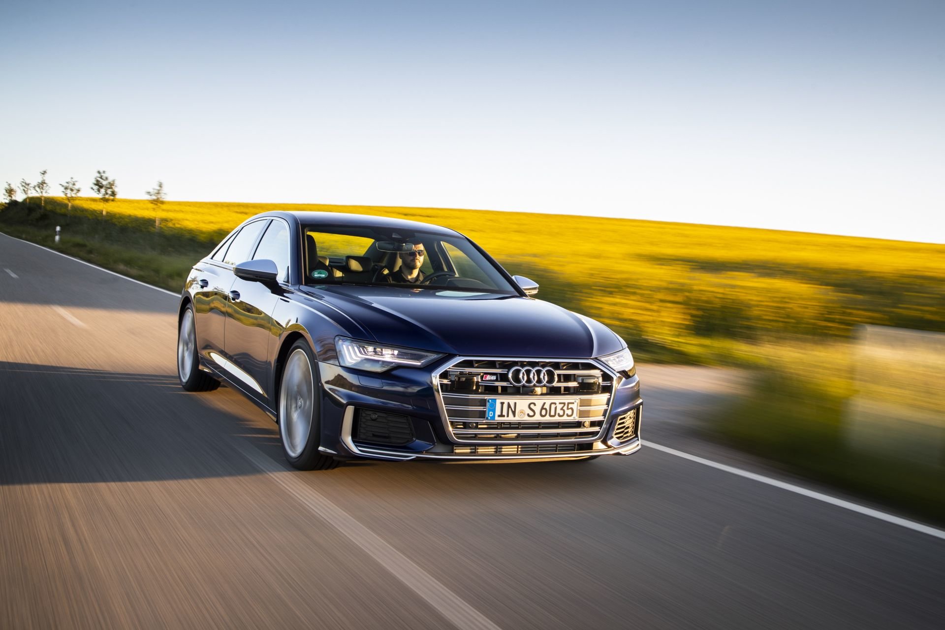 Modely Audi S TDI kombinují vysokou úroveň agility, spontánní nárůst výkonu a mohutnou hnací sílu v jakékoli jízdní situaci s nízkou spotřebou paliva a dlouhým dojezdem