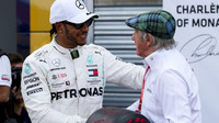 Lewis Hamilton a Jackie Stewart po kvalifikaci v Monaku