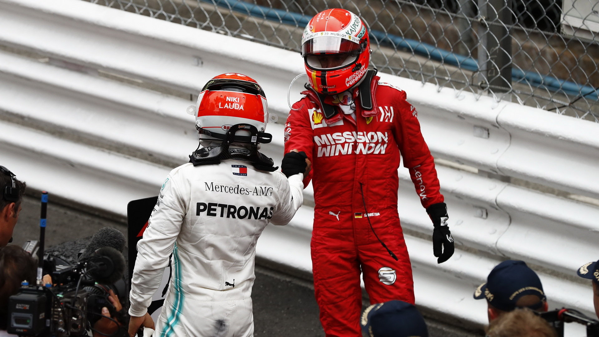 Lewis Hamilton a Sebastian Vettel po závodě v Monaku