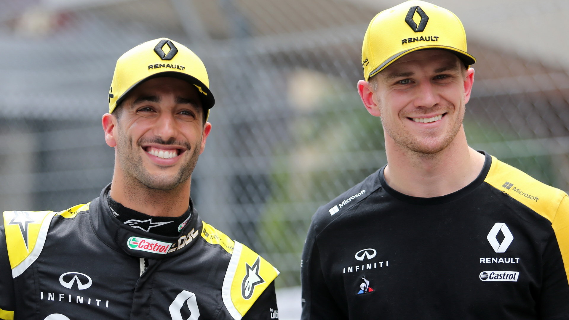 Daniel Ricciardo (vlevo) se svým týmovým kolegou Nicem Hülkenbergem