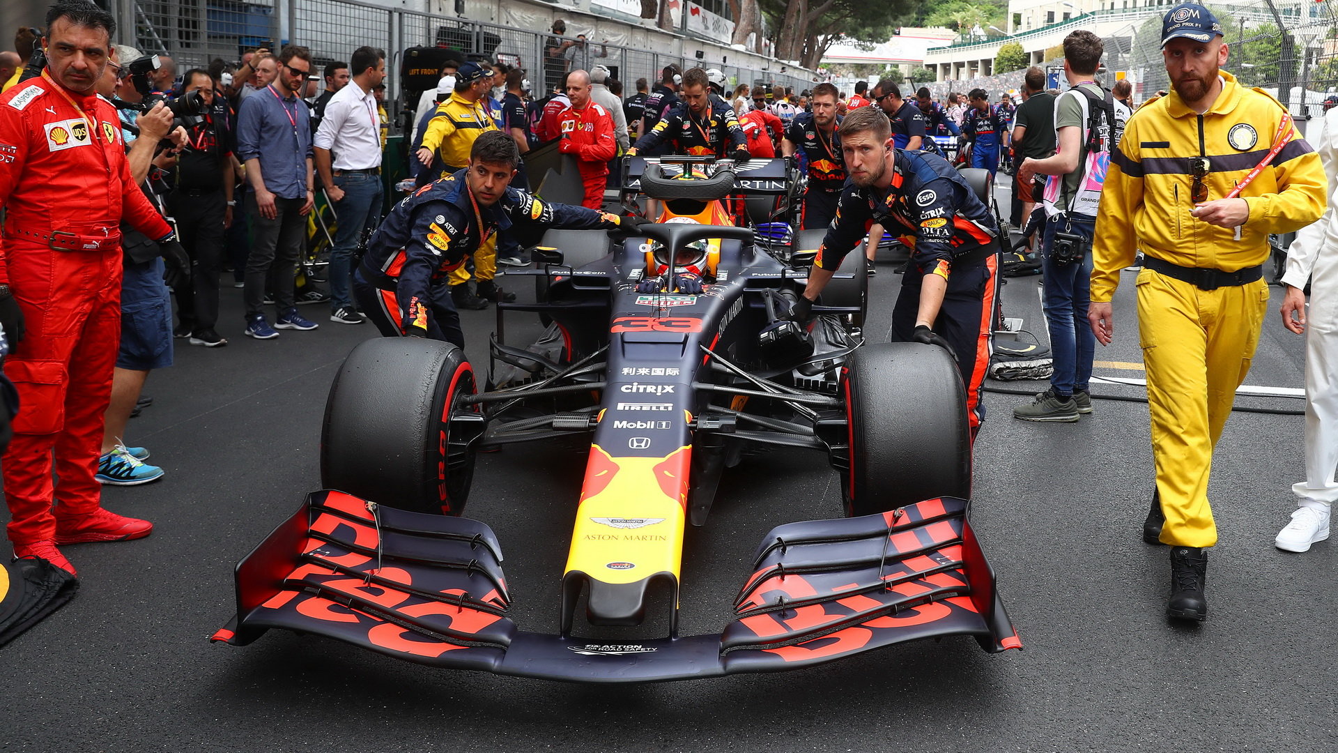 Max Verstappen před závodem v Monaku