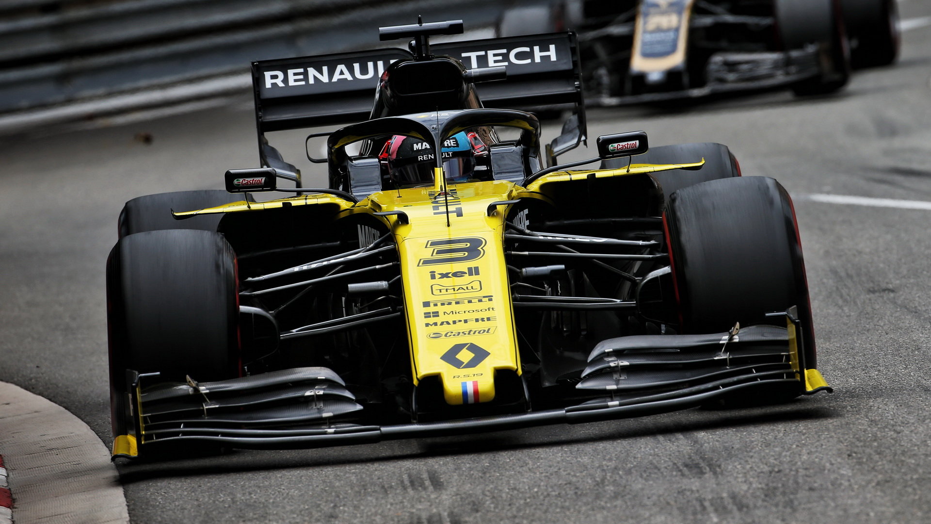 Daniel Ricciardo s Renaultem RS19 v GP Monaka