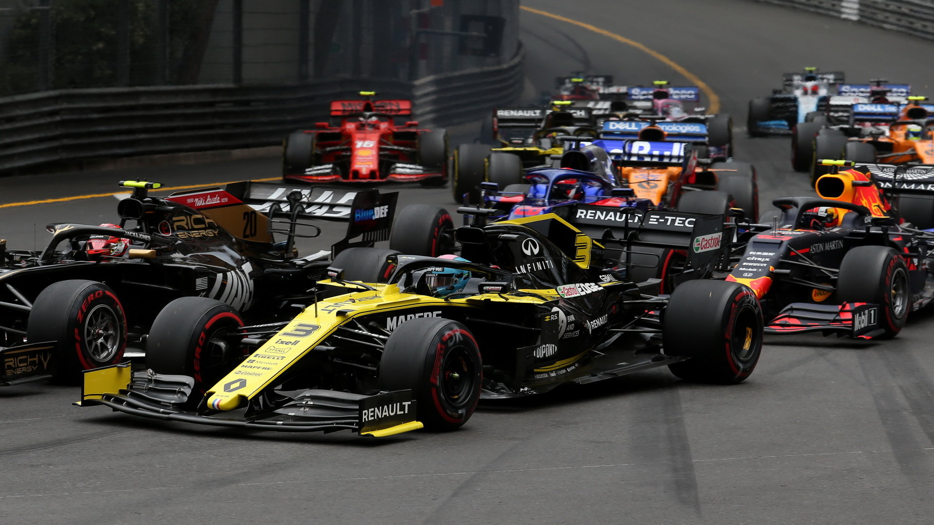 Daniel Ricciardo po startu závodu v Monaku