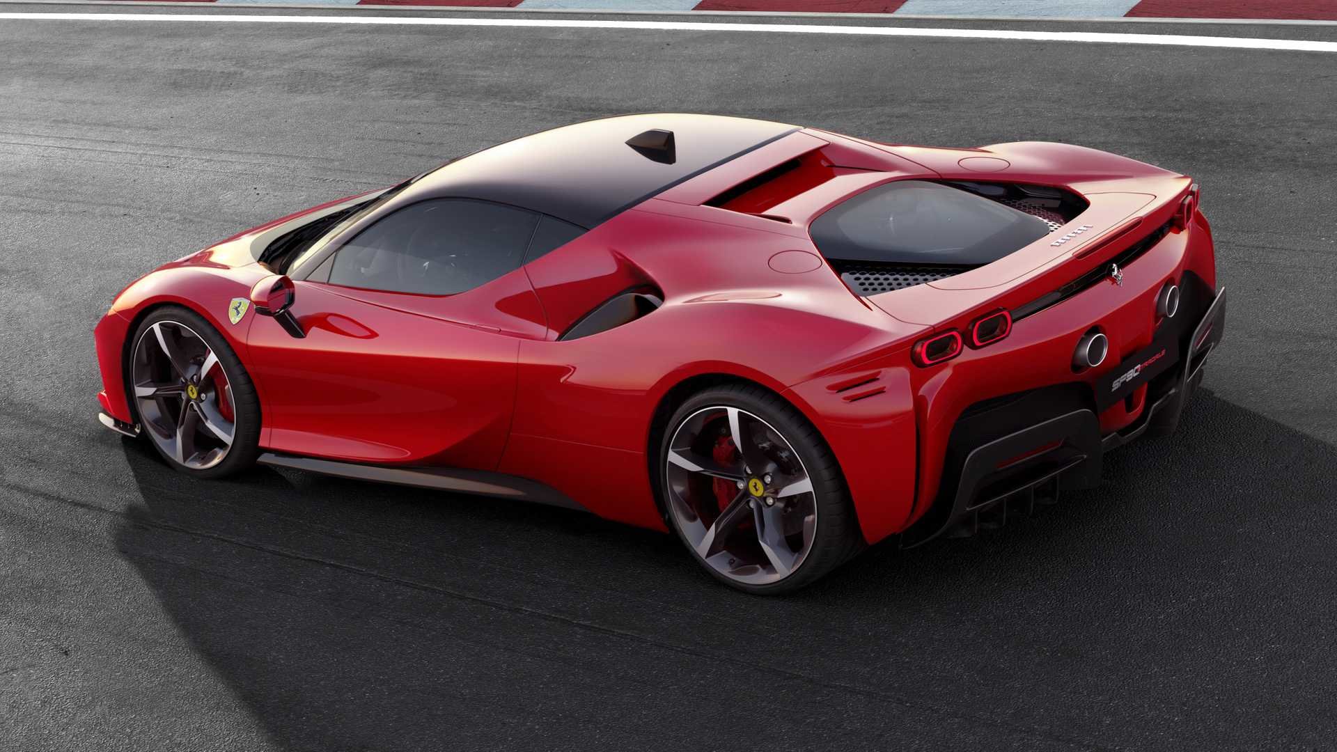 Prvním hybridním modelem Ferrari je SF90, podobný pohon dostane i nové SUV