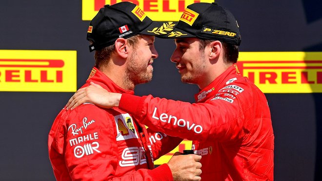 Sebastian Vettel a Charles Leclerc na pódiu po závodě v Kanadě