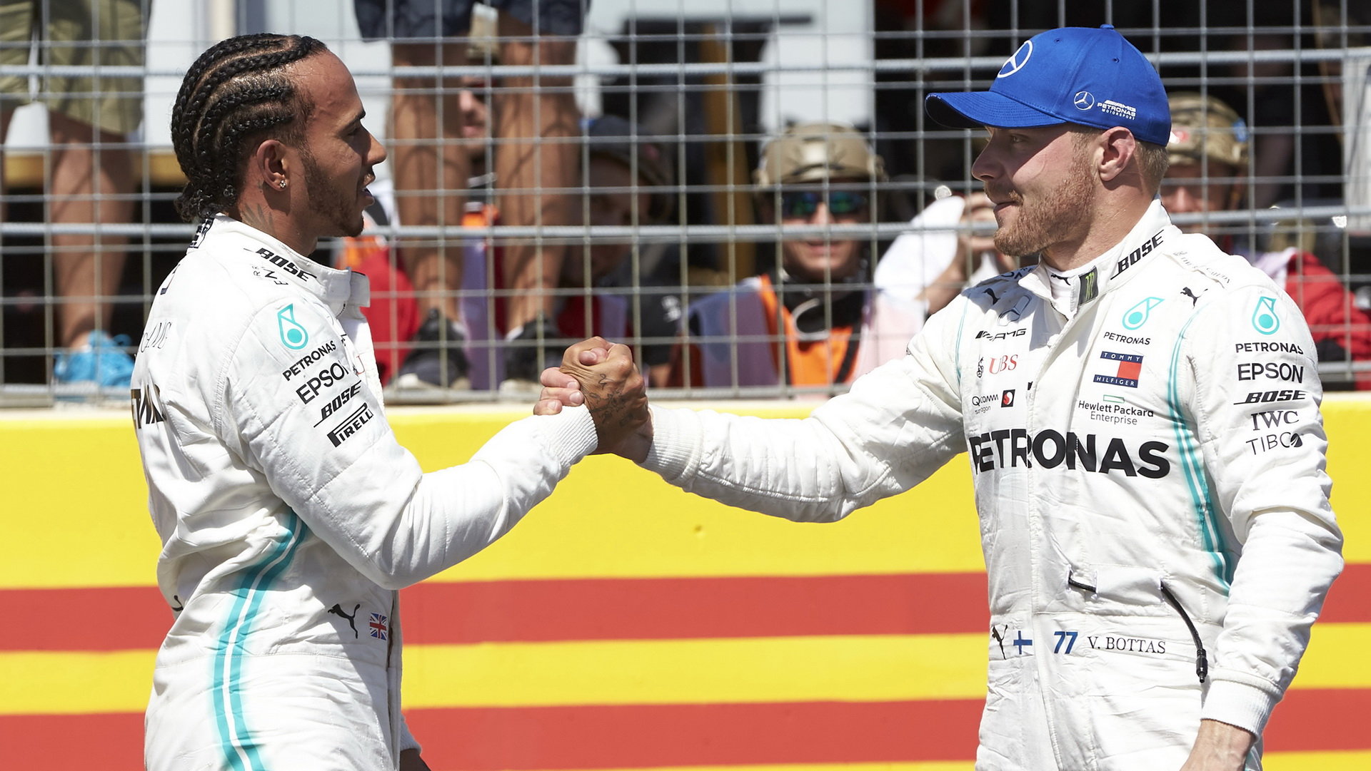 Lewis Hamilton a Valtteri Bottas po úspěšné kvalifikaci ve Francii