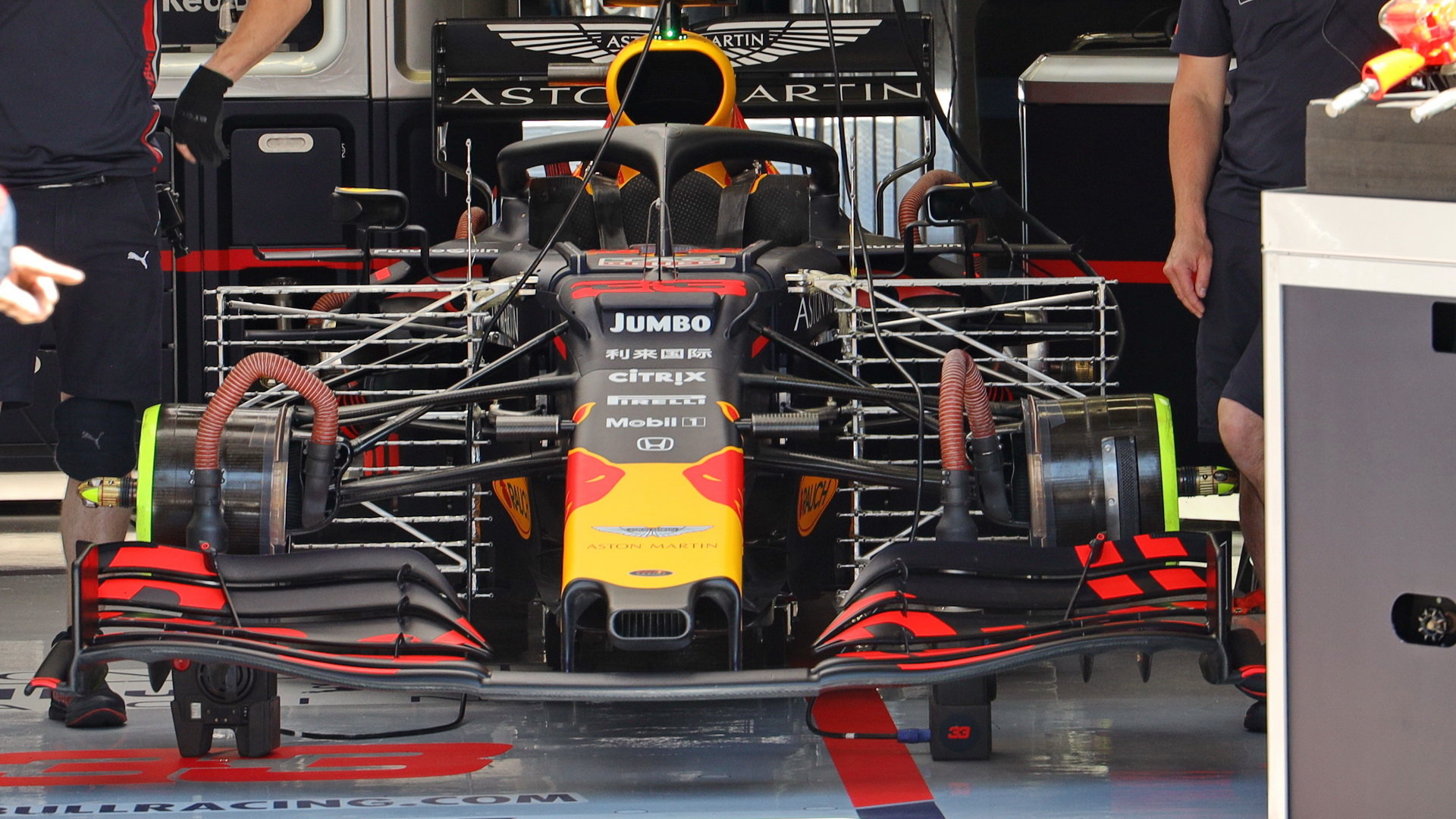 Red Bull se soustavou Pitotových trubic pro mapování aerodynamiky