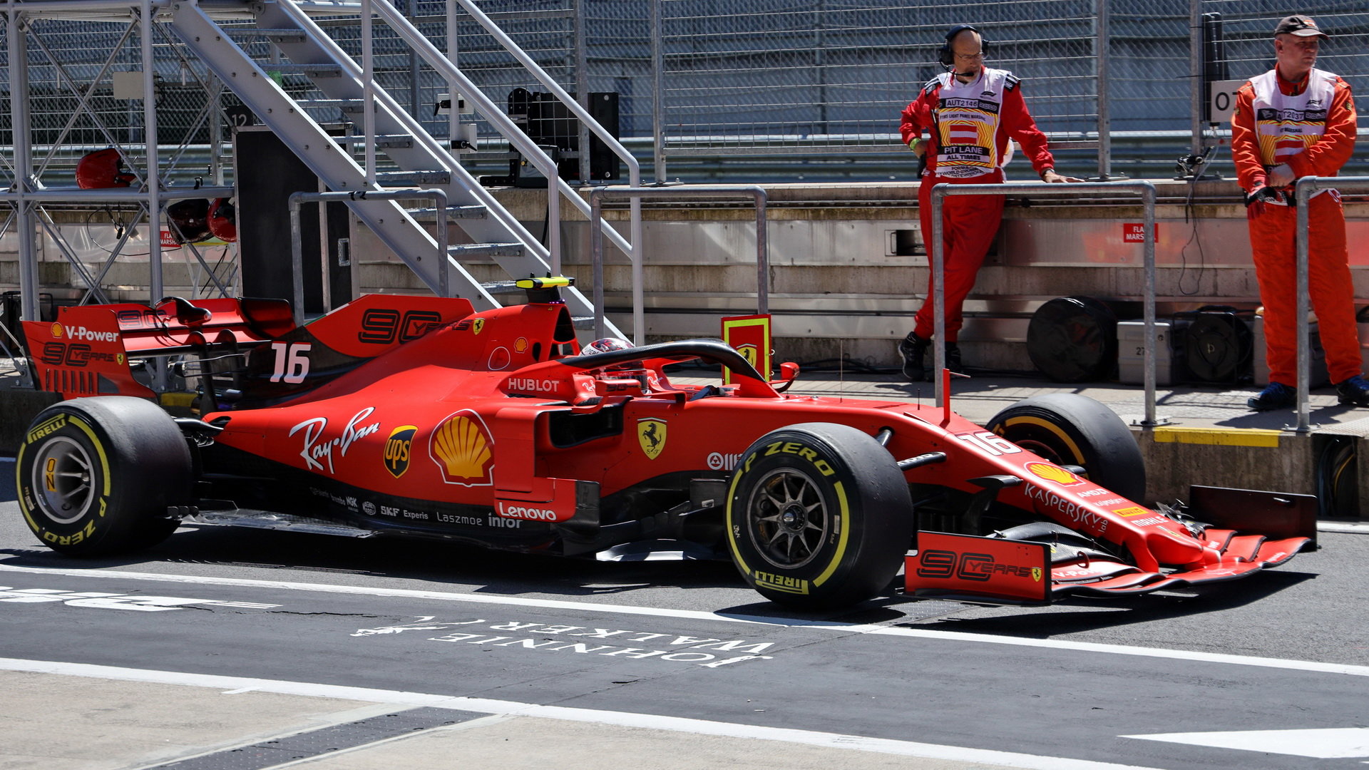 Charles Leclerc se u Ferrari dobře zabydlel, v posledních závodech zastínil svého mnohem zkušenějšího kolegu
