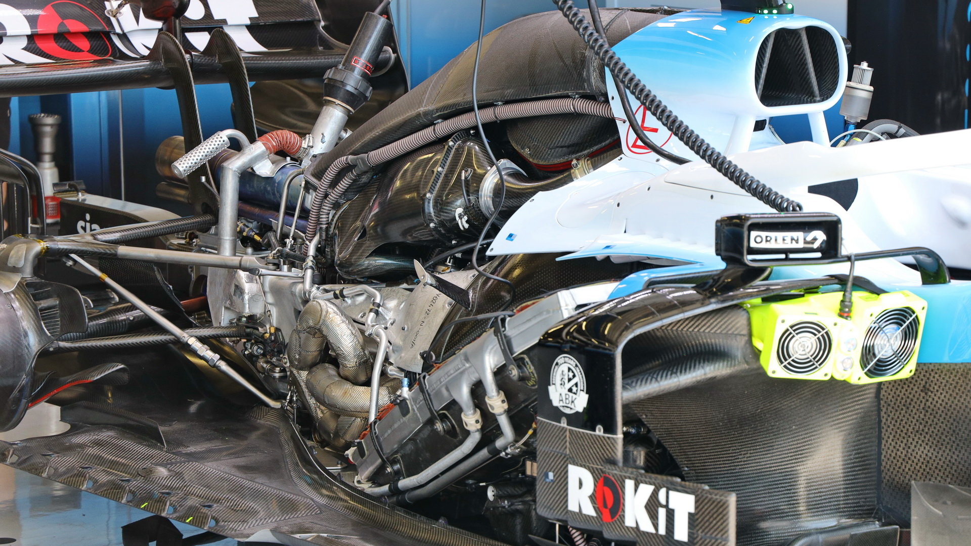 Motor Mercedes za zády Williamsu FW42