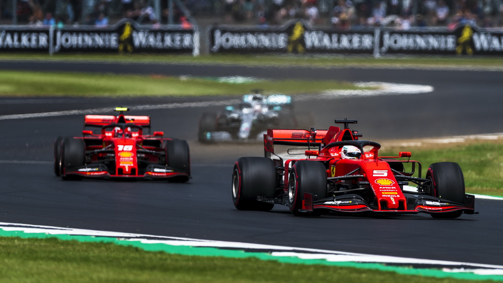 Sebastian Vettel a Charles Leclerc v tréninku v Silverstone
