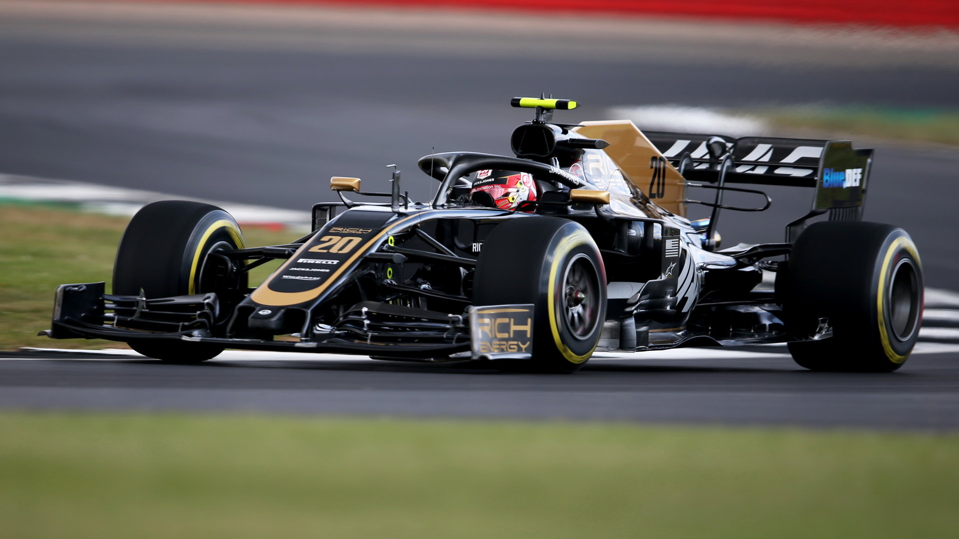 Kevin Magnussen v tréninku v Silverstone