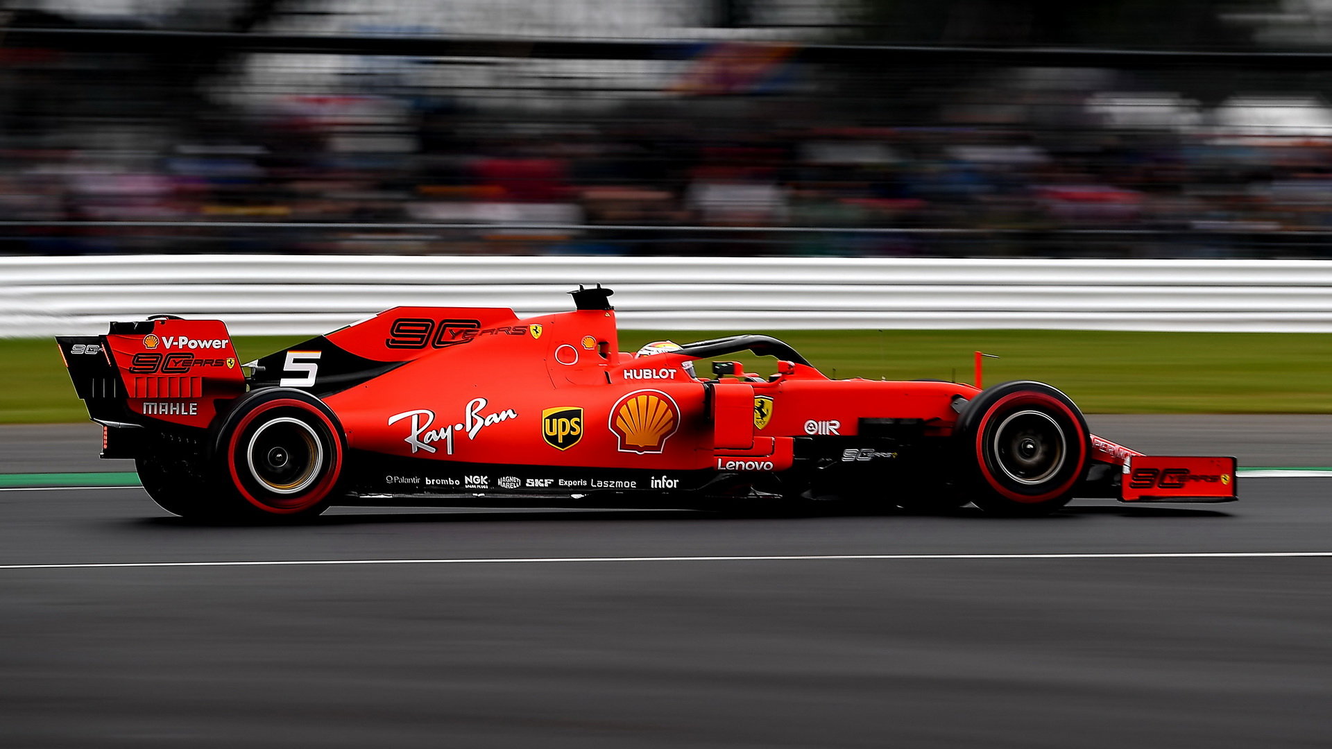 Sebastian Vettel v kvalifikaci v Silverstone