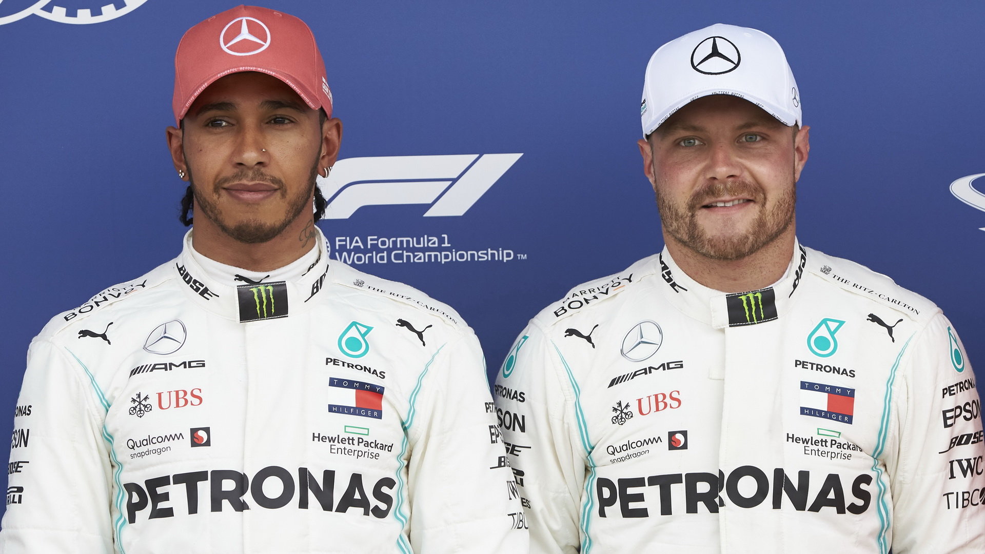 Lewis Hamilton a Valtteri Bottas po kvalifikaci v Silverstone