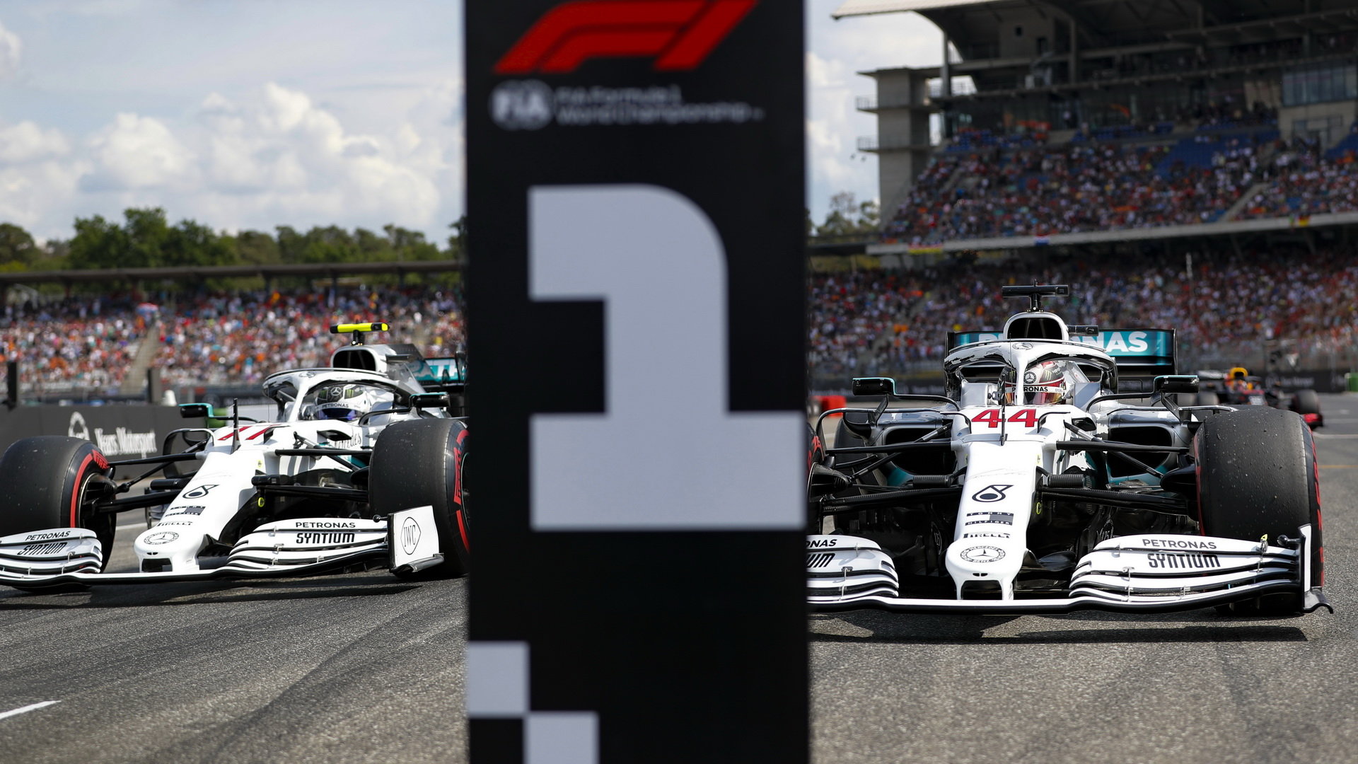 Valtteri Bottas a Lewis Hamilton po kvalifikaci v Německu