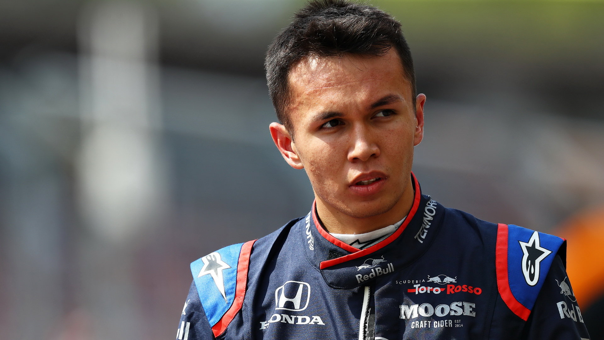Alexander Albon chce zlepšit práci s vozem Red Bullu a smazat manko na Verstappena