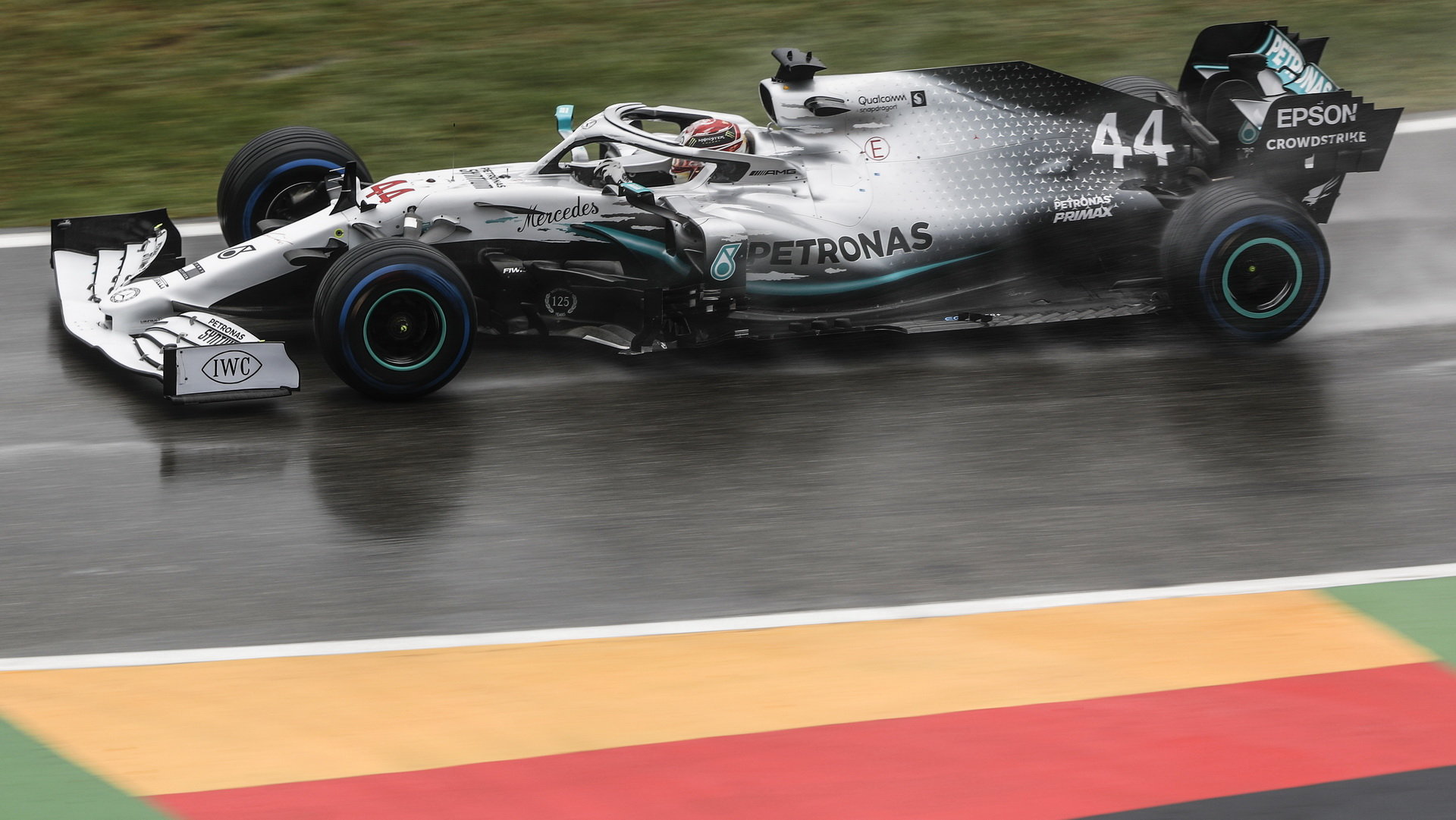 Lewis Hamilton v závodě v Německu