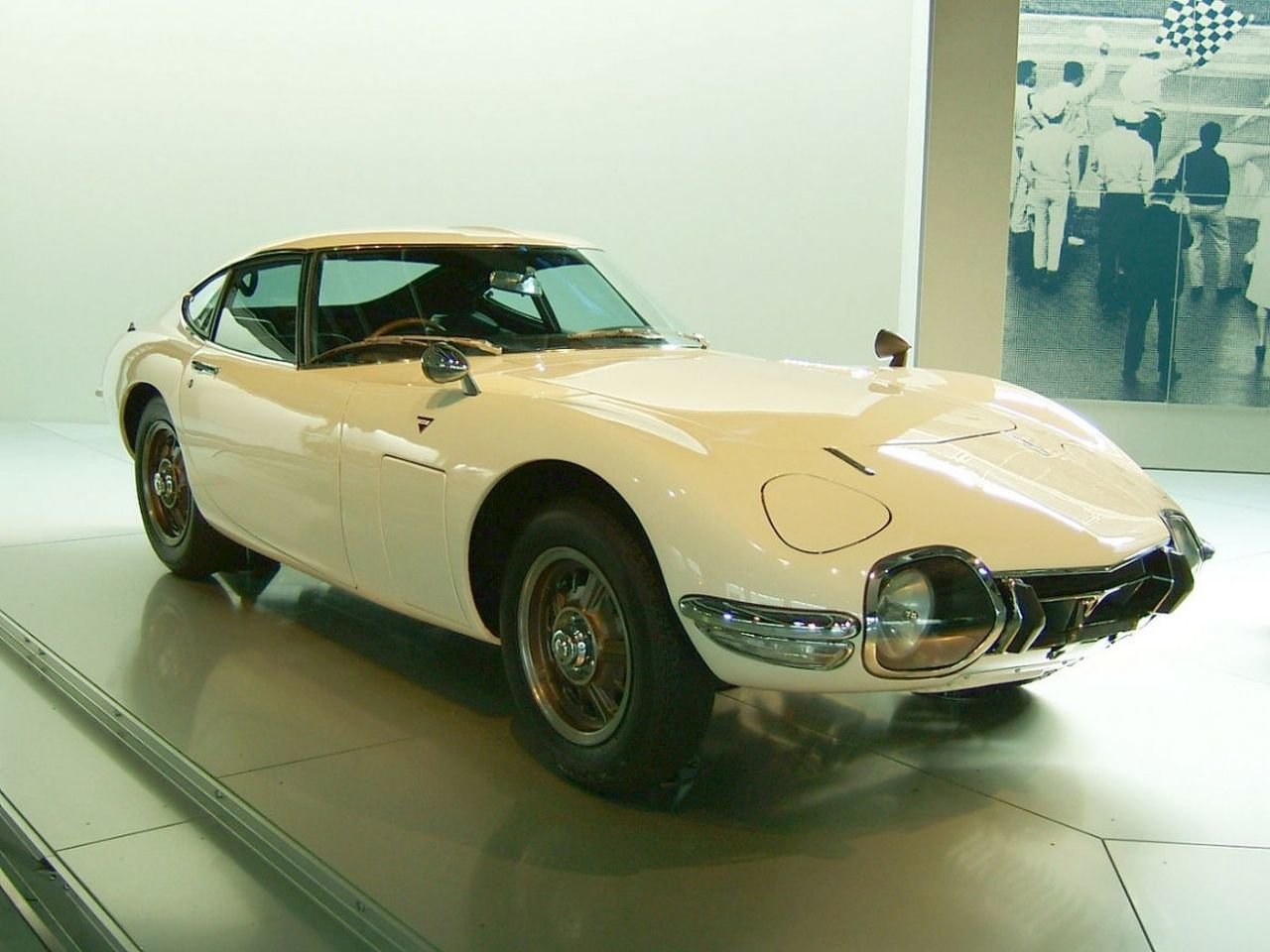 Toyota 2000GT je považovaná za první japonský supersport