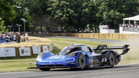 Volkswagen ID.R o výkonu 500 kW (680 k) na okruhu v Goodwoodu