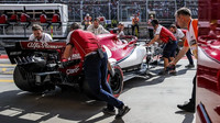 Alfa Romeo Kimiho Räikkönena na startovním roštu