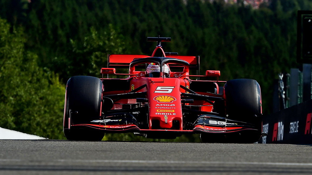 Sebastian Vettel v závodě v Belgii