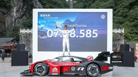 Za 7:38,585 minuty k čínské „Bráně do nebes“: Volkswagen ID.R stanovil první rekord na hoře Tianmen