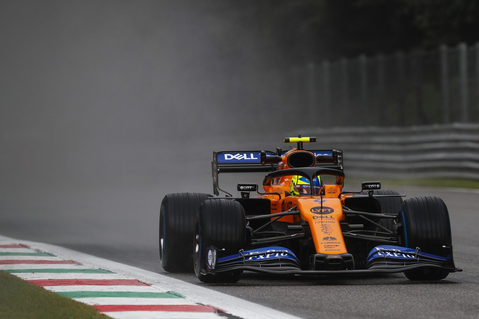 Lando Norris v úvodním deštivém tréninku na Monze