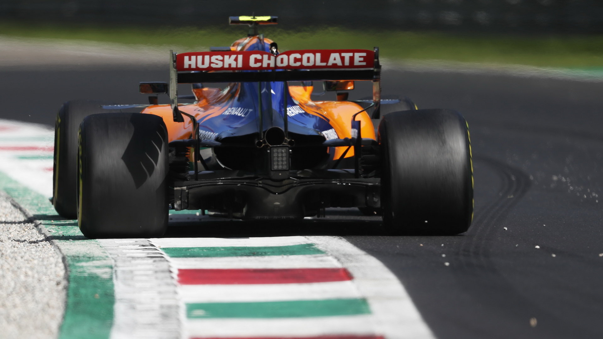 Kdy se McLaren přestne věnovat letošnímu vozu? V šampionátu jde stále o miliony dolarů